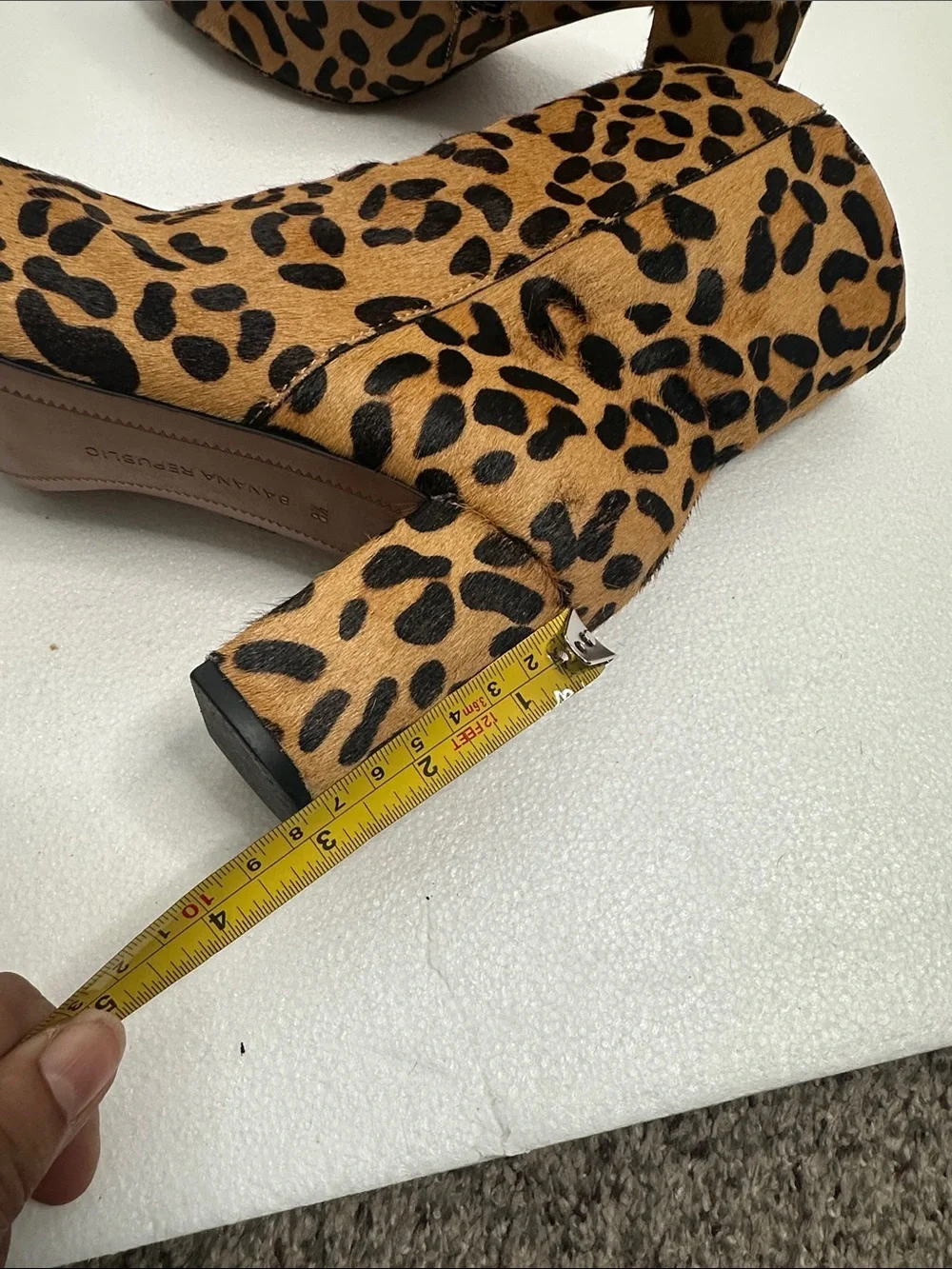 Banana Republic stylish leopard